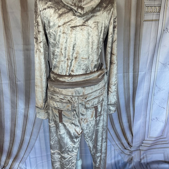 BCBGMAXAZRIA ChampagneVELVET LIKE JOGGER SOFT LIGHT FABRIC quite an elegant look - Picture 5 of 9